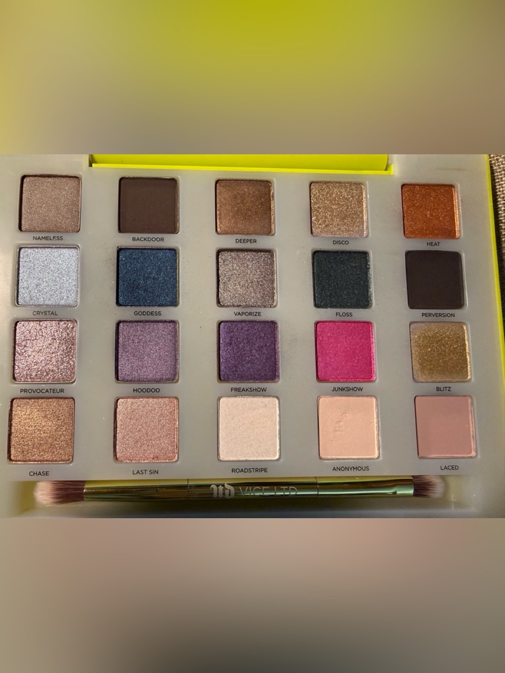 Urban Decay Vice LTD Neon Lime Green Eyeshadow Palette - Picture 3 of 6